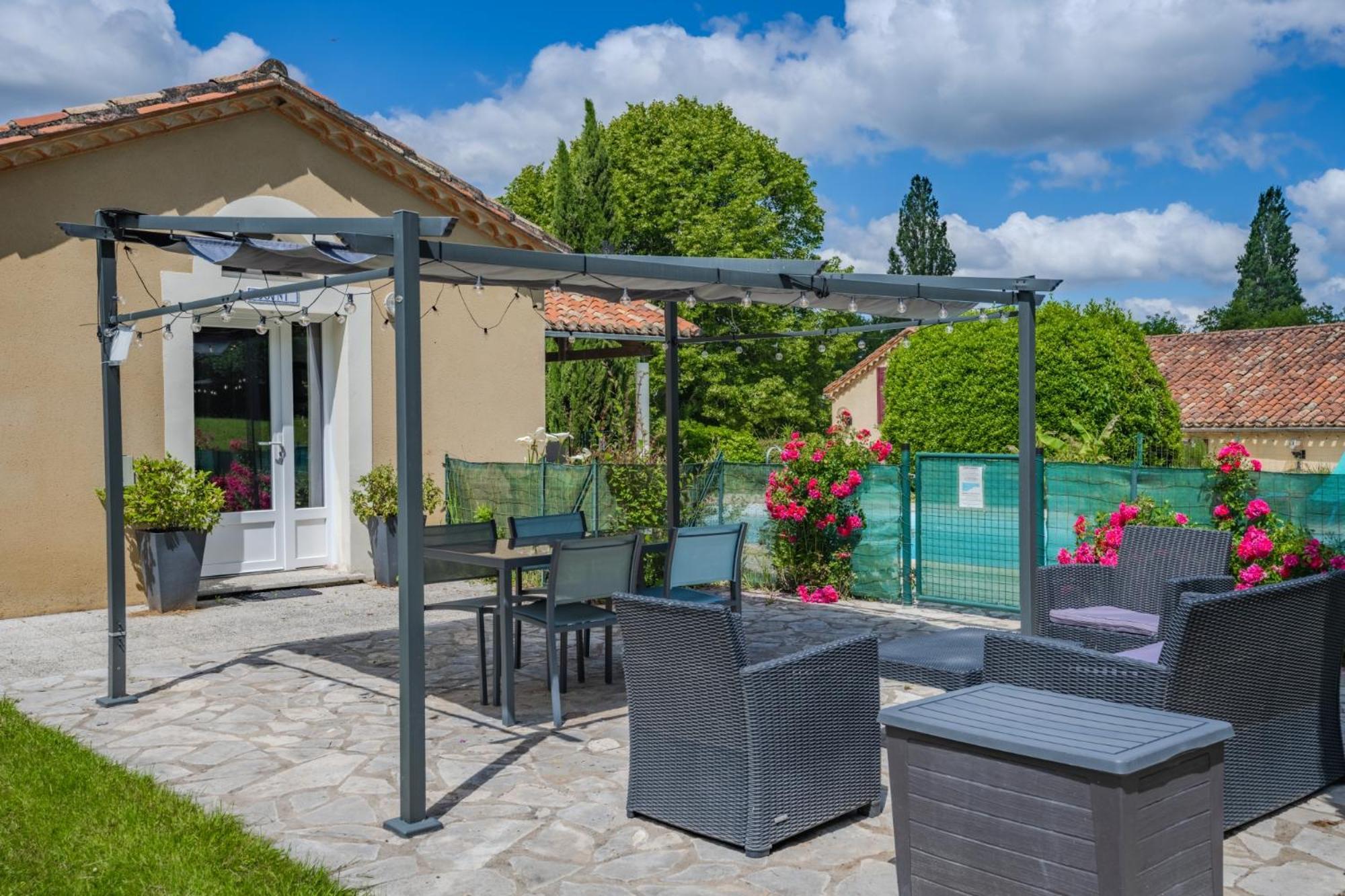 Gites La Bakenia Villeneuve-sur-Lot Exterior foto